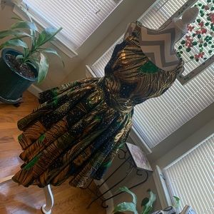 Stunning two piece dress with detachable skirt